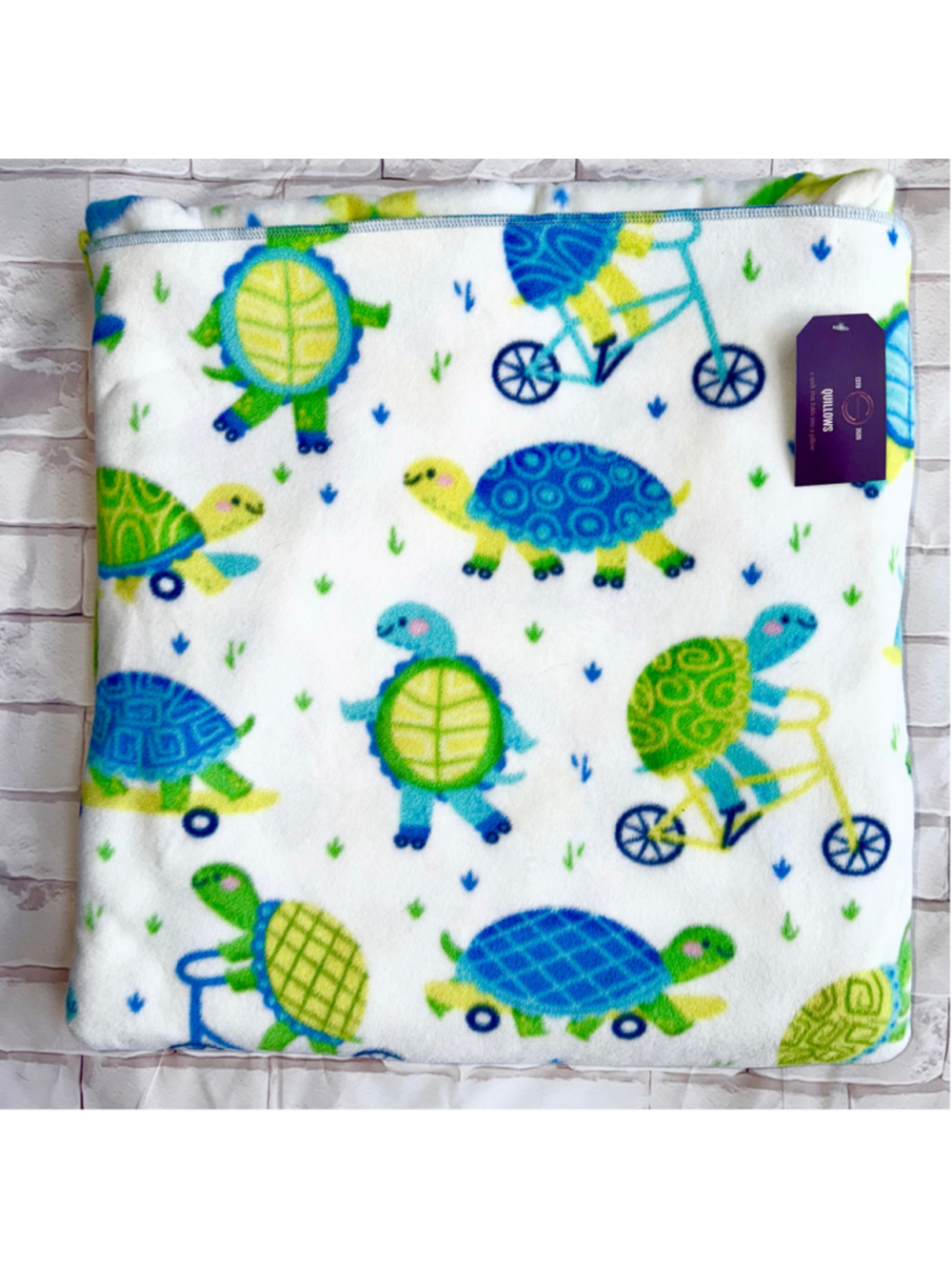 NWT Quillow Turle Pattern Fleece Quilt/Pillow Blanket 40 x 48